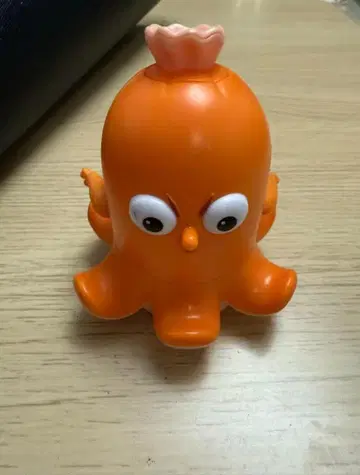 오렌지 문어형 캐릭터