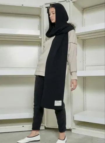 미사용 새상품 시어터 프로덕츠 브라운 네임 후드 머플러