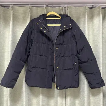 GU 다운 자켓 블랙 후드 부착