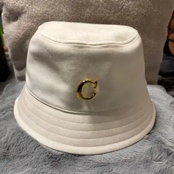 CA4LA 골드 로고 버킷 햇 화이트