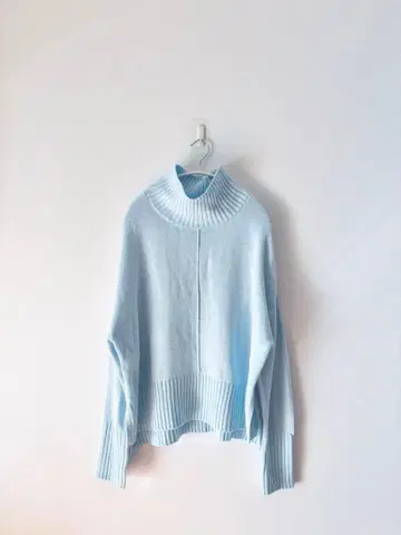 B.C 재고 터틀 루즈넥 니트 오프 터틀넥 스웨터