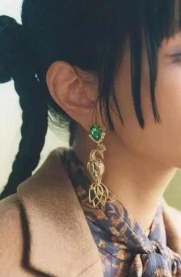 lily brown 공작 모티브 귀찌