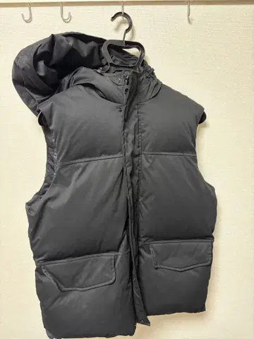 ZARA 블랙 다운 베스트 S 사이즈