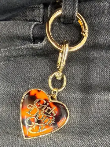 Girls Don't Cry 하트형 키링