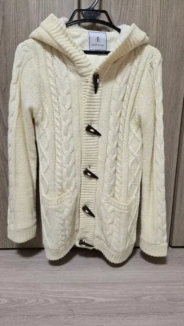 아이보리 케이블 짜임 후드 니트 코트