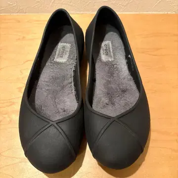 CROCS W7 블랙 x 그레이 안감 퍼 포함