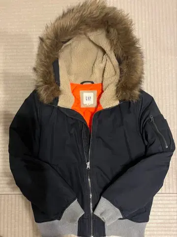 GAP 블랙 다운 자켓 퍼 포함 쇼트 기장 xs