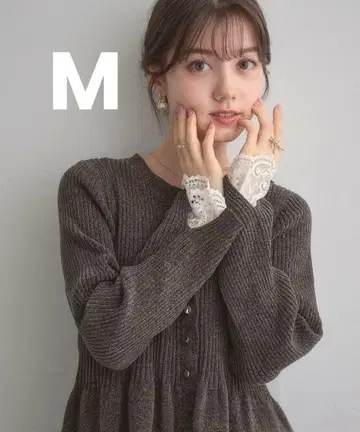 쿠튀르 브로치 [소매 레이스 착영 효과] 짧은 털 몰드 페플럼 가디건 M