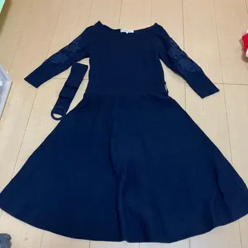 [ 새상품급 ] Apuweiser-riche 네이비 원피스 무릎 기장