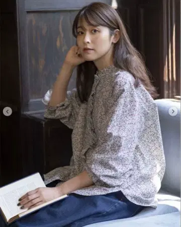 새상품 유베시 콜라보 블라우스 타임세일