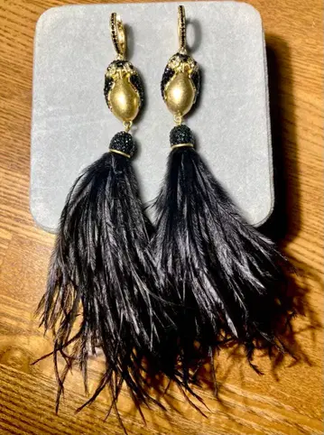 케이트 스페이드 페더 귀걸이 블랙 골드 깃털 블랙 펭귄