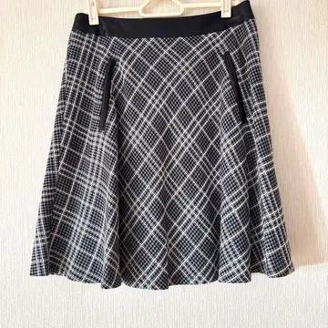 새상품급 [ UNTITLED 언타이틀 ] 플레어 스커트 그레이 계열 체크