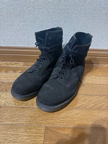 닥터마틴 8홀 부츠 블랙 스웨이드 UK9