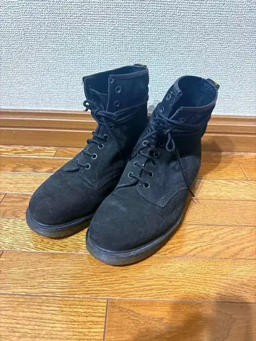 닥터마틴 8홀 부츠 블랙 스웨이드 UK9