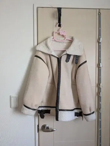 [ 가격 협상 가능 ] apres jour 베이지 쉘파 코트 프리 사이즈