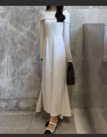 [택 포함 새상품] JUNOAH 오프숄더풍 머메이드 원피스 아이보리