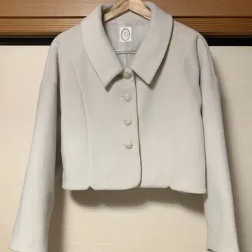 뿔 카라 숏코트 핀토 F&A