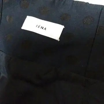 IENA 네이비 도트 무늬 플레어 스커트