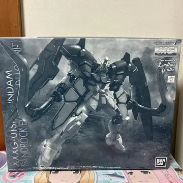 MG 1/100 건담 샌드록 EW (아머딜로 장비)