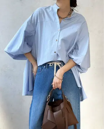 doudou 볼륨 쓰리 라운드 플레어 셔츠 블루