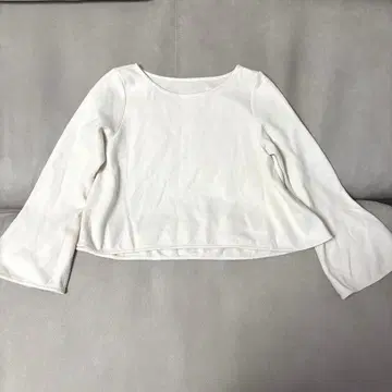 NOBLE 소매 플레어 상의