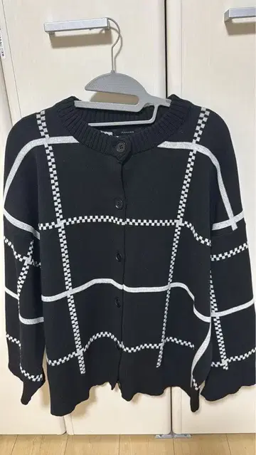 JEANASIS 체크 무늬 버튼 니트 자켓