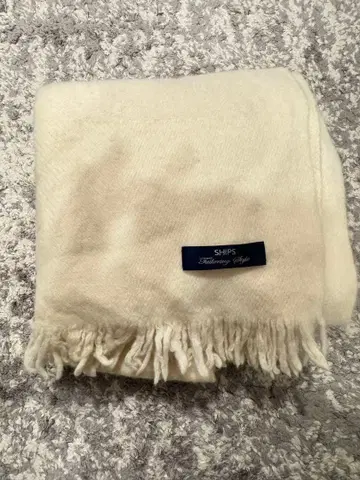 SHIPS 머플러 화이트 계열 Tailoring Style