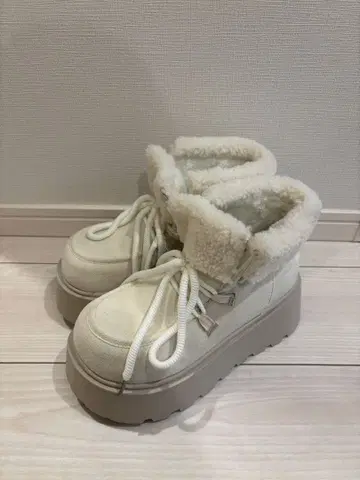 아이보리 통굽 어그 부츠