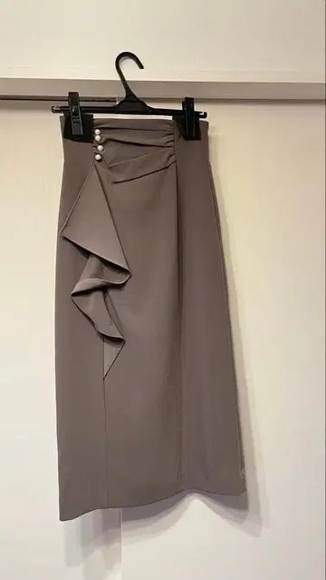 브라운 랩 스타일 타이트 스커트