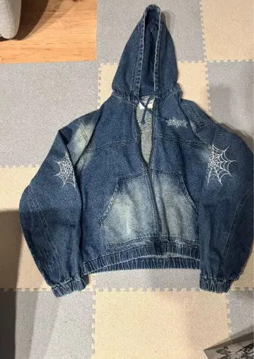 데님 자켓 후드 부착 거미줄 자수
