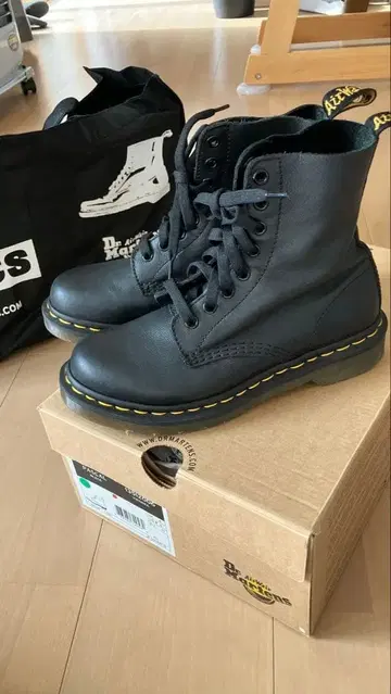 닥터 마틴 블랙 부츠