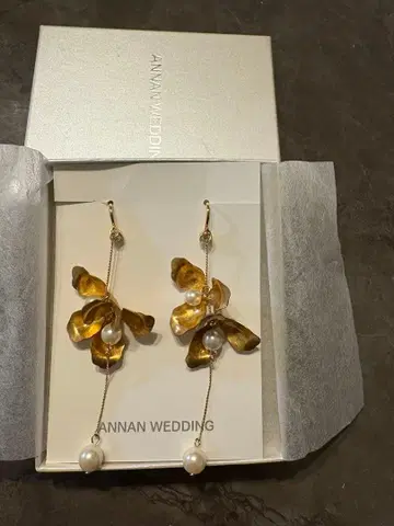 ANNAN WEDDING 꽃 모티브 귀찌