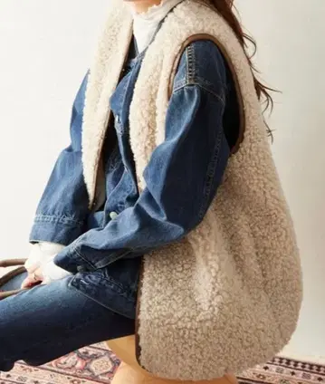 컬리 인조 모피 베스트