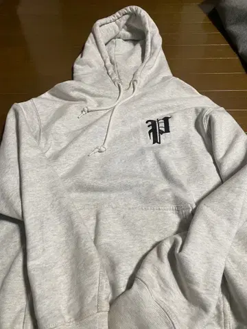 그레이 후드 부착 후드티 P 로고 PHATRNK