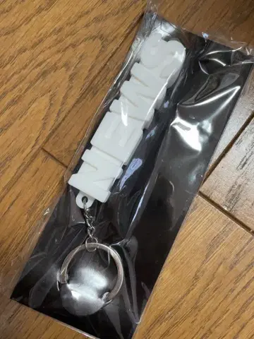 NEWS 로고 키링 화이트