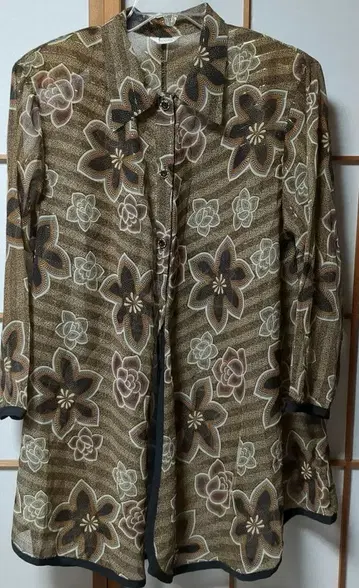 꽃무늬 긴팔 블라우스