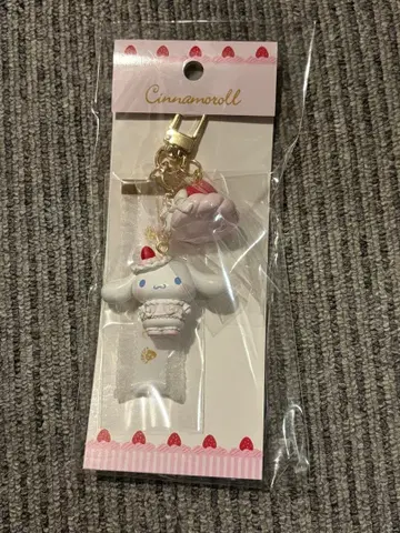 산리오 딸기 휘핑 케이크 디자인 시리즈 키링 시나몬