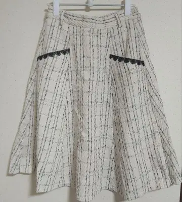 새상품급 인기 엑시즈팜 트위드 두께감 있는 튼튼한 앞 포켓 원단 스커트