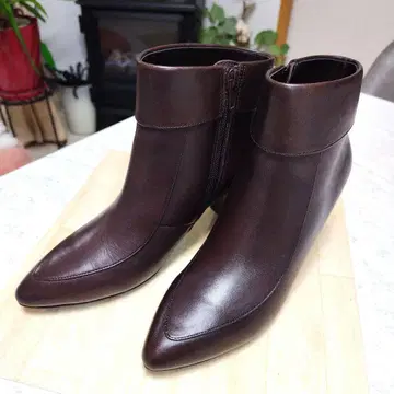 미사용 Pitti 다크 브라운 가죽 숏부츠