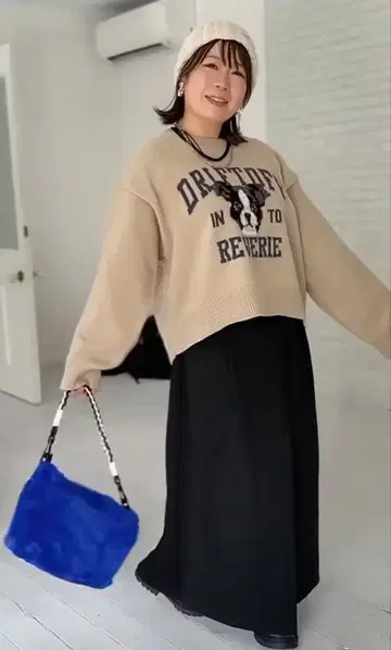 오카다 유리 프렌치불 니트 3L 베이지 슬림 스웨터