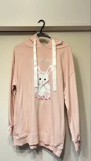 토끼 프린트 핑크 후드티