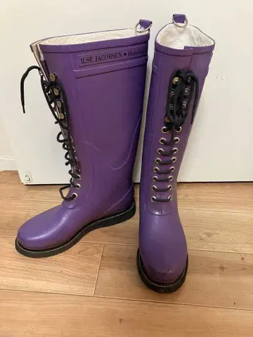 ILSE JACOBSEN 보라색 레이스업 장화 러버