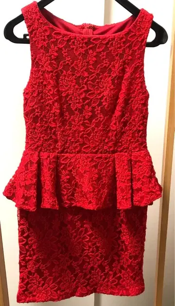 레이스 페플럼 빨간색 드레스