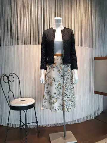 23구 블랙 노카라 퀼팅 타프타 코트 자켓 사이즈 32 XXS