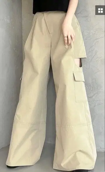 [ 미사용품 ] 더즐린 베이지 와이드 카고 팬츠