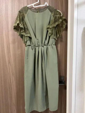 올리브 그린 레이스 프릴 드레스