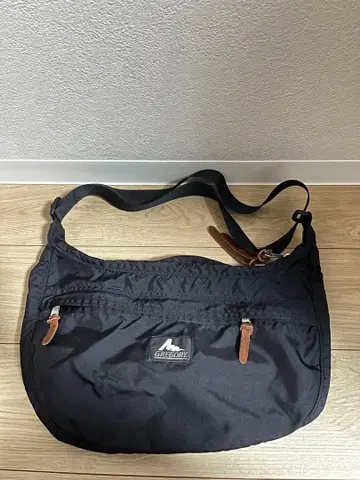 그레고리 새첼 숄더백 M 블랙 구 로고