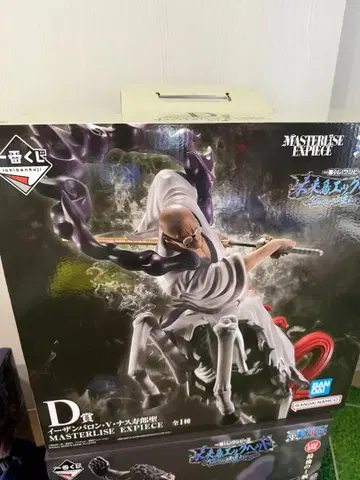 ONE PIECE 제일복권 D상 이잔 바론 V 나스 토로 성 피규어