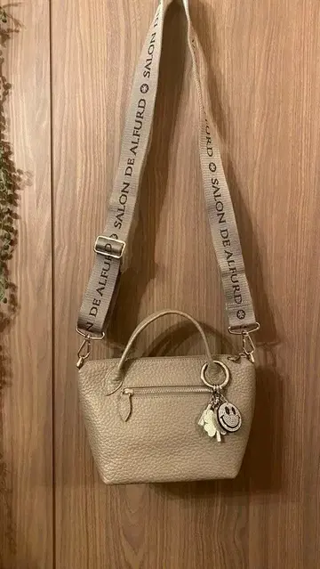 살롱 드 알드 베이지 토프 2way 숄더백