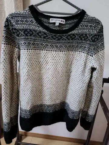 유니클로 이네스 알파카 혼방 스웨터